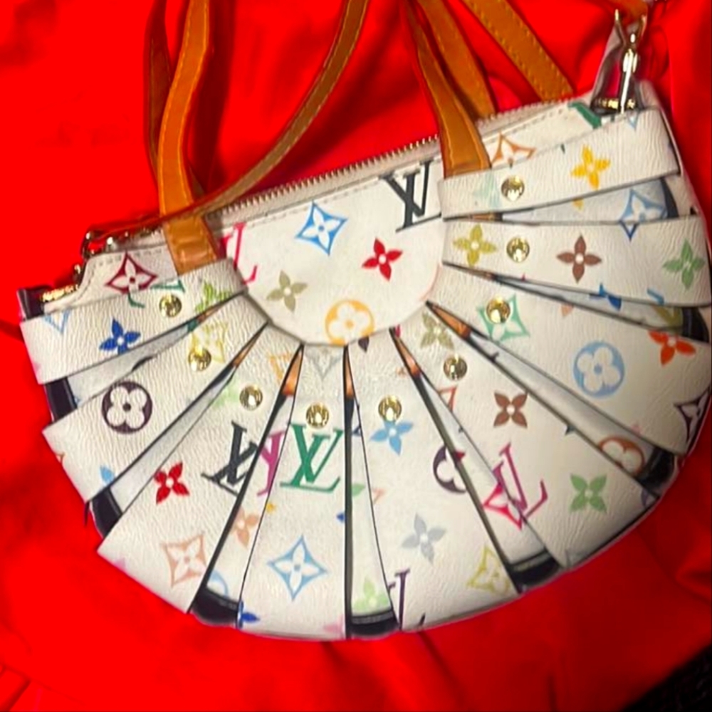 LOUIS Vuitton canvas monogram canvas strap shoulder bag